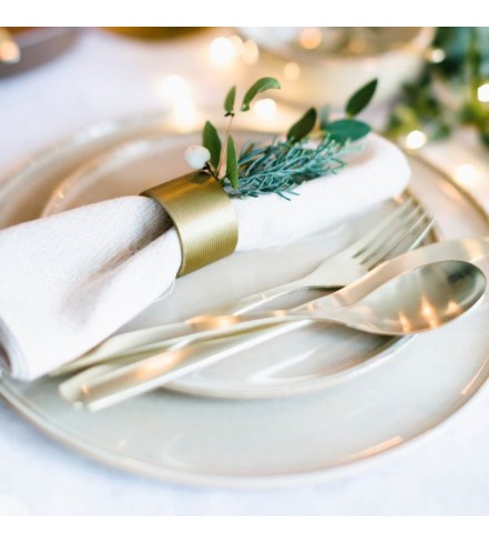 Christmas Table: Ideas for Impressive Decoration